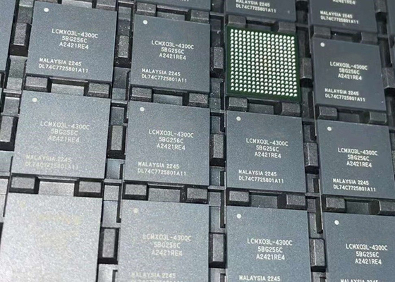 ফিল্ড প্রোগ্রামযোগ্য গেট অ্যারে LCMXO3L-4300C-5BG256C 4320LUTs MachXO3 প্রোগ্রামযোগ্য লজিক আইসি CSFBGA-256